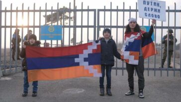 Policía en Armenia detiene a 65 manifestantes cerca de base militar rusa