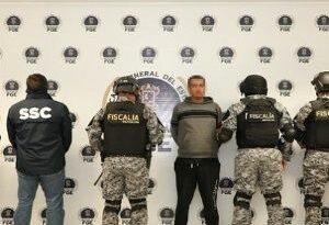 Policía mexicana arresta a 5 sicarios involucrados en ataque a reportero