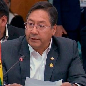 Presidente boliviano Arce muestra consternación por crisis política en Perú