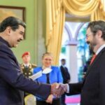Presidente de Venezuela recibe credenciales del embajador de España