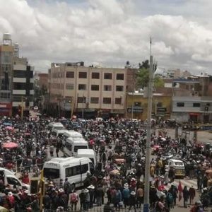 Protestas en curso exigen la renuncia del presidente de Perú