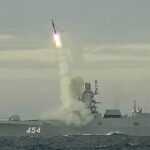 Vladimir Putin lanzó alegremente un buque de guerra armado con nuevos misiles de crucero Zircon hipersónicos con capacidad nuclear Mach 9 en una misión para desafiar a Occidente (en la foto en un lanzamiento de prueba el año pasado a bordo del Almirante Gorshkov)
