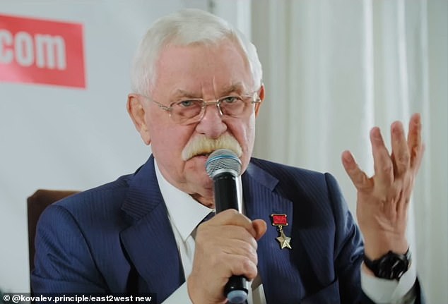 Alexander Rutskoy, un ex general soviético, acusó a Putin de matar 'sin sentido' a decenas de miles de soldados rusos que han sido utilizados como carne de cañón en la guerra.
