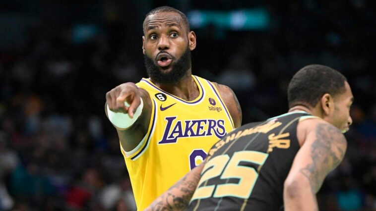 Rastreador de anotaciones de LeBron James: la estrella de los Lakers cuelga 43 sobre Charlotte, continúa aumentando hacia la marca de todos los tiempos de la NBA