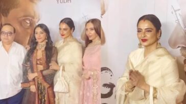 Rekha deslumbra con un sari blanco en un evento cinematográfico, los fanáticos la llaman 'siempre hermosa' mientras demuestra su condición de veterana de la moda