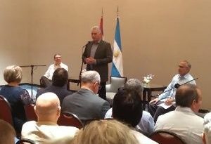Revolución cubana no se rendirá, dice Díaz-Canel en Argentina