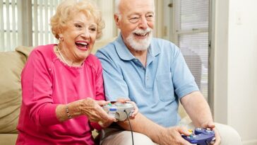 Una nueva investigación ha demostrado que el 85 por ciento de las personas mayores de 65 años juegan videojuegos al menos una vez a la semana, y el 36 por ciento de ellos juegan todos los días (imagen de archivo)