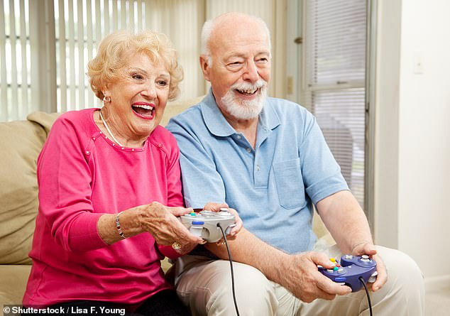 Una nueva investigación ha demostrado que el 85 por ciento de las personas mayores de 65 años juegan videojuegos al menos una vez a la semana, y el 36 por ciento de ellos juegan todos los días (imagen de archivo)