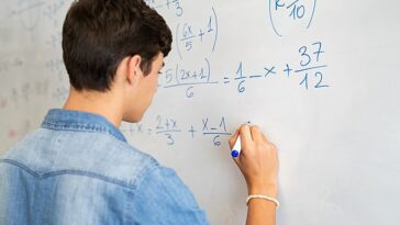 Los alumnos se verán obligados a tomar ¿alguna forma¿ de matemáticas entregadas a través de nuevos cursos o calificaciones existentes, como A-levels, T-levels y Core Maths.