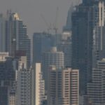Se recomienda a los residentes de Bangkok que permanezcan en el interior ya que la calidad del aire alcanza niveles insalubres