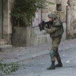 Soldado israelí muerto, 3 heridos en explosión de granada en base de Cisjordania