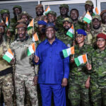 Soldados marfileños indultados llegan a casa después de meses detenidos en Malí