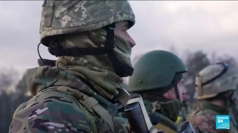 'Todo lo que pueden esperar aquí es la muerte': los voluntarios ucranianos se preparan para el ataque ruso desde Bielorrusia