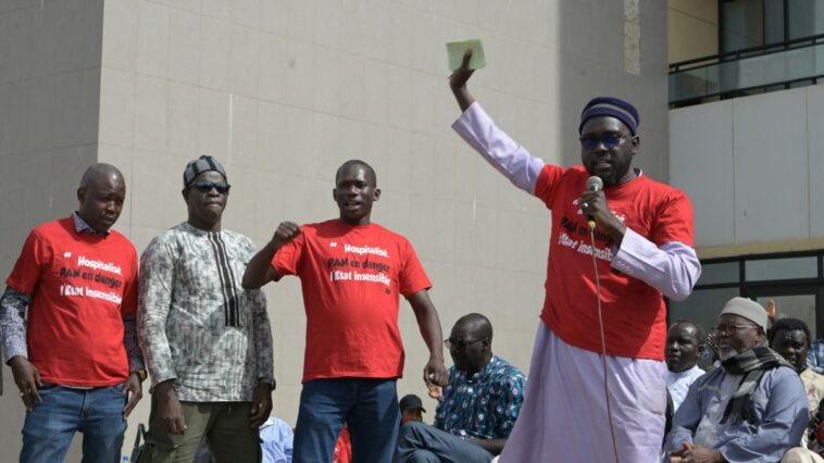 Tribunal ordena la liberación de crítico del gobierno de Senegal