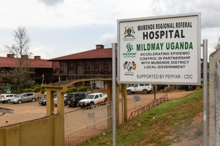Uganda se declara libre de ébola después de cambiar rápidamente el rumbo del brote