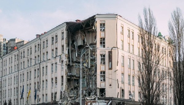 Un muerto, 22 heridos en el ataque con misiles de Rusia en Kyiv: alcalde Klitschko