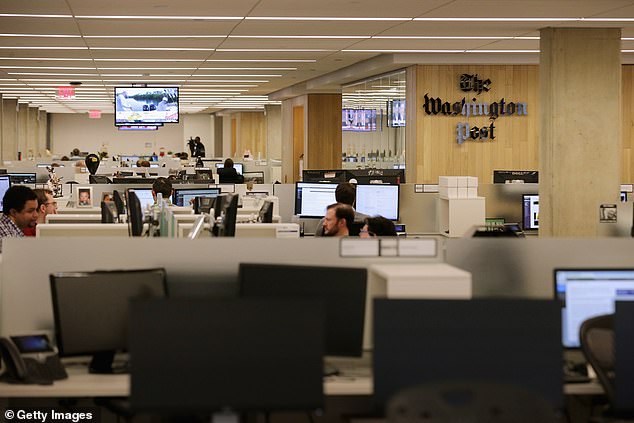 El Washington Post despidió a 20 periodistas el martes y anunció que dejaría vacantes 30 vacantes actuales.