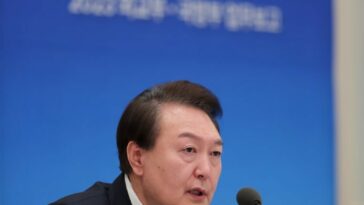 Yoon pledges reform of unfair structure in labor market