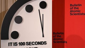 Mañana, el Boletín de los Científicos Atómicos hará su anuncio del Reloj del Juicio Final a las 3 p. m. GMT (10 a. m. EST).  El reloj está configurado actualmente en 100 segundos para la medianoche, donde ha estado durante los últimos tres años.