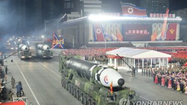 (2nd LD) N.K. leader calls for stronger military power in photo session with parade participants