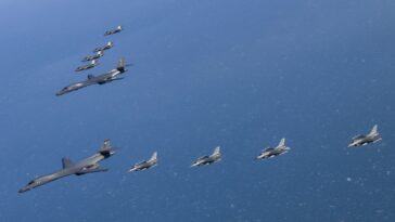 (2nd LD) S. Korea, U.S. hold joint air drills after N. Korea&apos;s ICBM launch