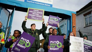 Miles de gerentes del NHS supuestamente están acumulando salarios de seis cifras en medio de huelgas históricas de ambulancias y enfermería por pago
