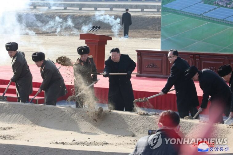 (LEAD) N.K. leader attends groundbreaking ceremony for housing project in Pyongyang