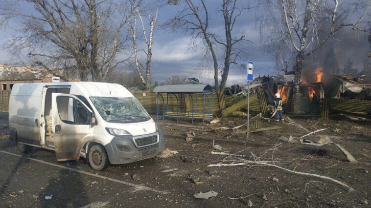 Ataque con drones golpea el oeste de Ucrania mientras el organismo de derechos humanos de la ONU debate la investigación de los crímenes de guerra