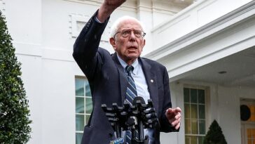 Bernie Sanders, de 81 años, está preparando el lanzamiento de su nuevo libro It's Okay To Be Angry About Capitalism el 21 de febrero, que se vende al por menor por $28.  Como muchos autores, el Socialista Democrático está organizando un evento luego de su lanzamiento en el Anthem en Washington DC el 1 de marzo, con boletos que van desde $35 a $95.