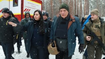 Borrell se reúne con zapadores ucranianos en la región de Kyiv