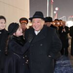 COMENTARIO: El tierno momento de Kim Jong Un con su hija en un desfile militar dice mucho de sus planes de sucesión