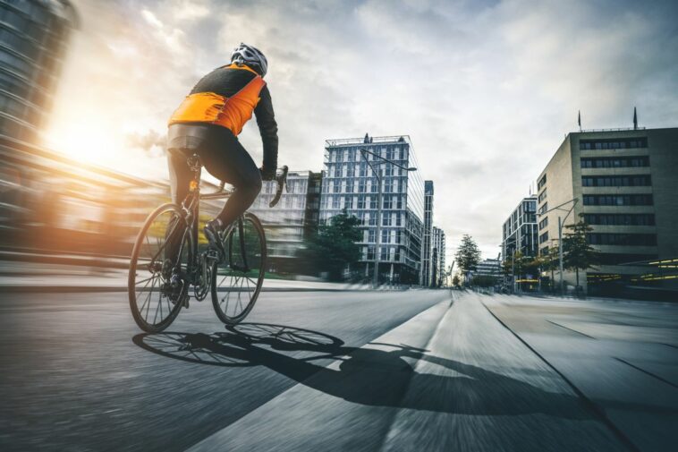 Carreteras 'sísmicas' revisan una victoria para los ciclistas y el planeta