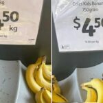 Un cliente inteligente de Coles ha notado la sutil diferencia de precio entre estos dos juegos de bananas.