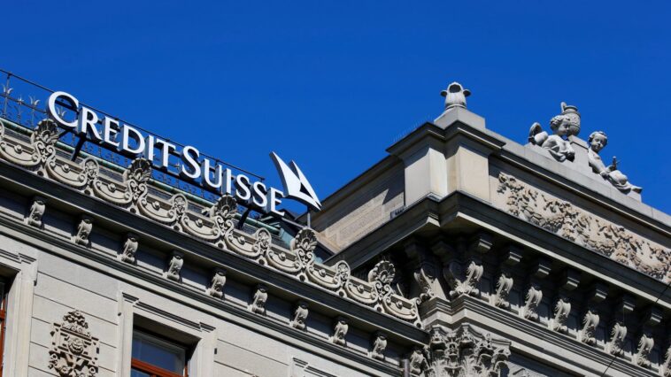 Credit Suisse registra una pérdida anual masiva a medida que comienza una reestructuración 'radical'