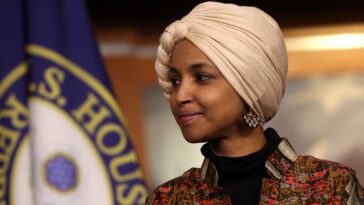 EE. UU.: Ilhan Omar copatrocinó un proyecto de ley que condena el antisemitismo el día en que fue expulsada del comité