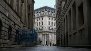 El Banco de Inglaterra sube las tasas en 50 puntos básicos, ahora ve una recesión 'mucho menos profunda' de lo que se temía