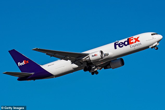 La FAA está investigando un aterrizaje abortado en Austin, Texas, luego de que un avión de carga de FedEx casi aterrizara en una pista en la que un avión de Southwest estaba a punto de despegar.