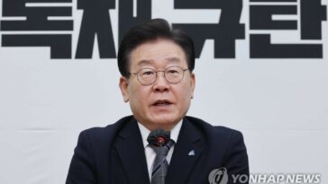 Opposition leader says Yoon acts like &apos;gangster&apos;