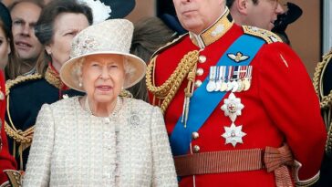 Recientemente se le dejó claro a Andrew, todavía afligido, que la asignación anual que ha recibido del monarca desde que dejó la Marina en 2001 estaba a punto de reducirse severamente, posiblemente incluso eliminarse, tan pronto como abril.