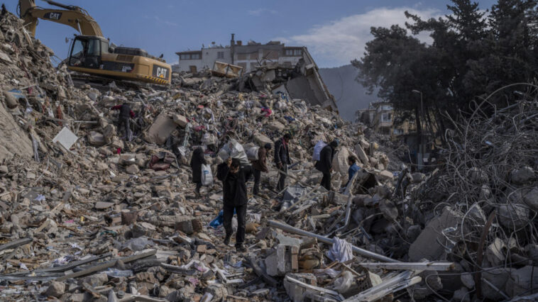 En vivo: los terremotos podrían provocar una pérdida de hasta el 1% del PIB turco en 2023, según un informe