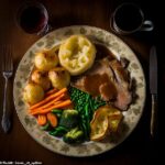 Patatas, pudín de Yorkshire, salsa, carne y verduras: el Sunday Roast es una comida integral de la identidad británica