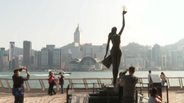 Hong Kong espera que los boletos aéreos gratuitos revivan el turismo a medida que se dispara el déficit fiscal