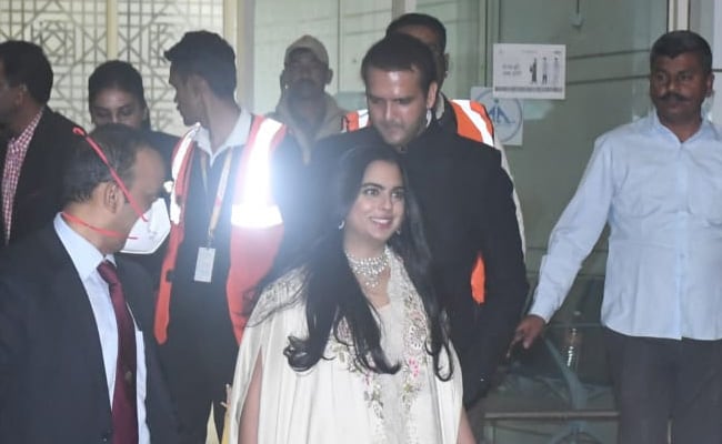 Isha Ambani llega a Jaisalmer con Anand Piramal para asistir a la boda de Kiara Advani-Sidharth Malhotra