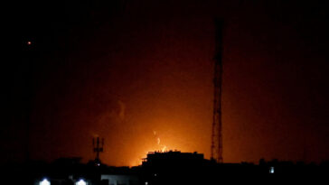 Israel ataca Gaza tras lanzamiento de cohetes pese a llamamiento de EE.UU. a la calma