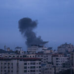 Israel ordena ataques aéreos en Gaza tras el lanzamiento de cohetes a raíz de la incursión mortal en Cisjordania