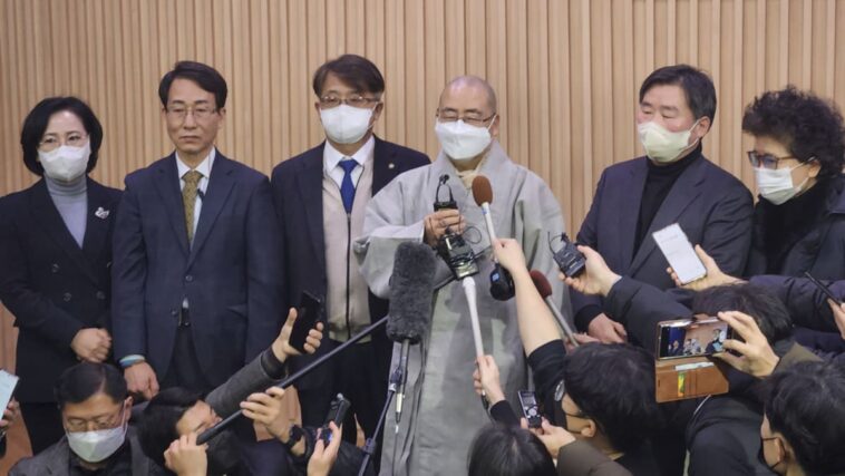 La corte de Corea del Sur rechaza el reclamo del templo de la estatua que dice que los piratas saquearon