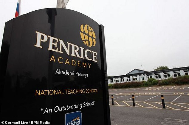 Los padres expresaron su enojo en línea después de que Penrice Academy, St Austell, dijera que las niñas deben solicitar un 'pase de tarjeta roja' mientras están en su período para ir al baño durante el horario de clase.