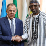 Lavrov promete apoyo militar ruso en visita a Mali en medio de preocupación por abusos
