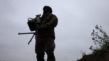 Los guardias fronterizos ucranianos detectan exploradores enemigos, obligan al grupo a retirarse, con pérdidas