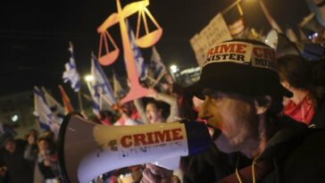Los israelíes continúan las protestas del fin de semana contra los planes de reforma judicial de Netanyahu